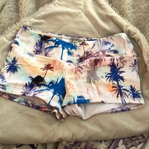 Women’s Minty Palm Fleo shorts